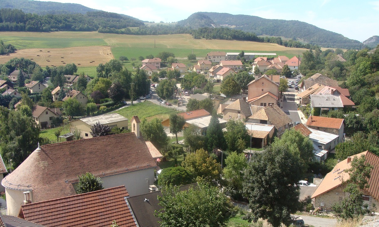 Le village vu depuis le serre du Clocher.