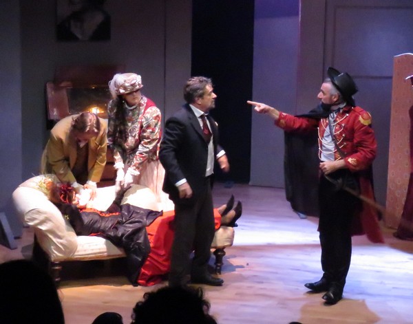 "Un fil à la patte" de Georges Feydeau, mis en scène et interprété par la Compagnie des Gens, a eu un très grand succès...