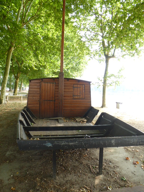 LES BORDS DE LOIRE A BEAUGENCY ET LE PONT .