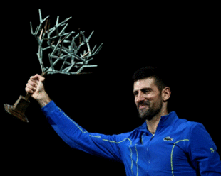 Novak Djokovic avec son trophée