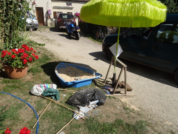 Un agréable vide-greniers à Romprey, hameau de Bure les Templiers