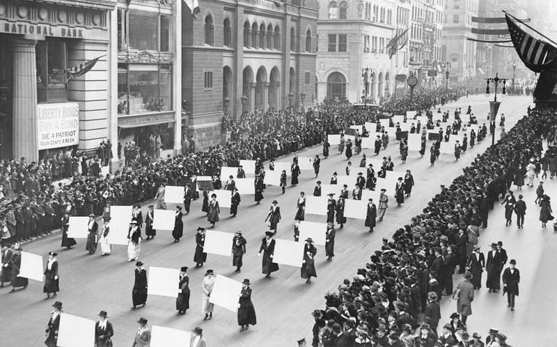 Manifestation des Suffragettes devant la Maison-Blanche - La Cigogne et le Caribou