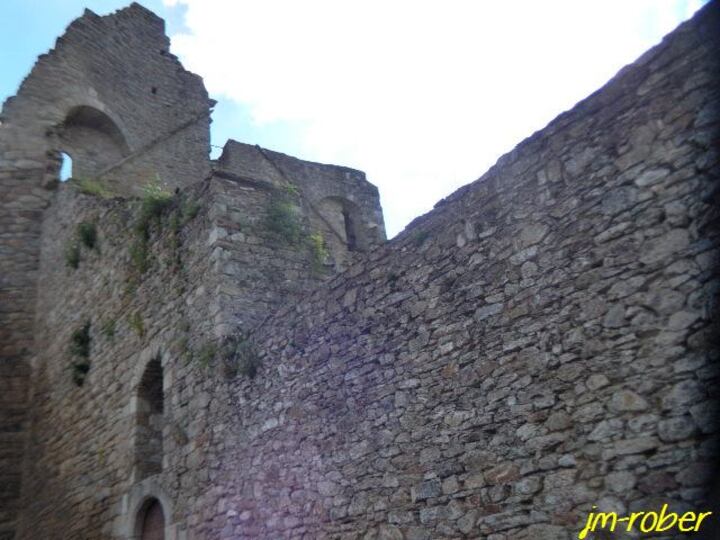 Châlus 87 : Aujourd'hui, ce joli petit bourg était autrefois le territoire des Vicomtes de Limoges 