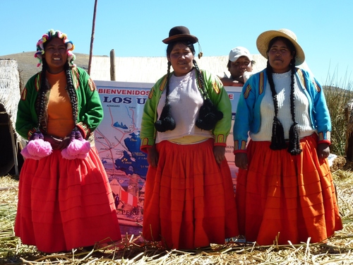 Les îles Uros du lac Titicaca (Pérou)