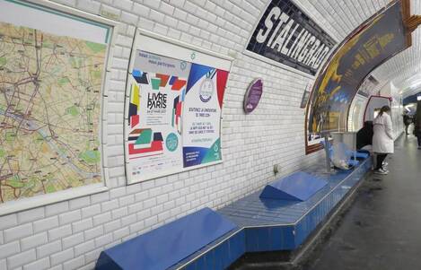 Paris: Des bancs anti-SDF à la station Stalingrad? «Surtout anti-toxicos»,  répond un agent de la RATP