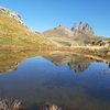 Passage près d'un laquet frontière (ibonet de la Mina 1847 m) miroir de l'Ossau