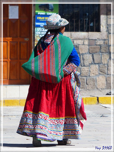 Série de costumes traditionnels de la région - Chivay - Pérou