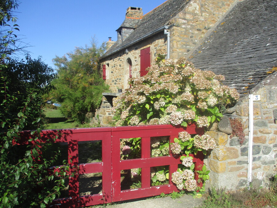 PLOUGASNOU EN BRETAGNE DANS LE FINISTERE   (4)