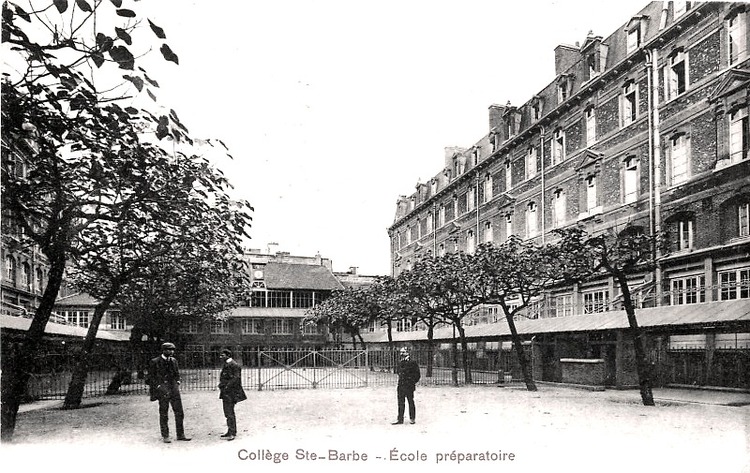 L'Ecole préparatoire du Collège Sainte-Barbe et la Cour Rose (Paris. c. 1900)
