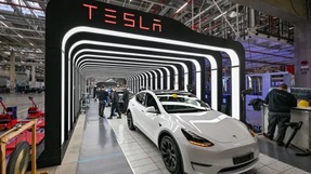 Le secteur automobile plonge avec Tesla,