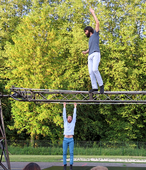 "Landscape", le Cirque en paysage" a supéfié les spectateurs au Lycée Désiré Nisard !