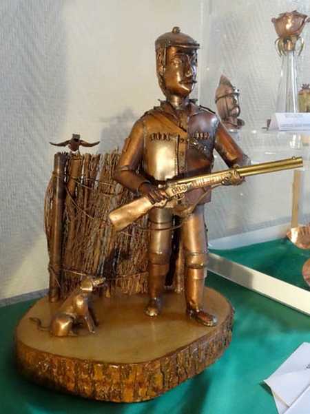 Gérard Siomkos, sculpteur de laiton et cuivre, a exposé au Salon d'Automne de Chamesson