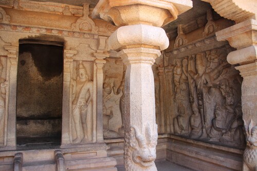 Le temple- grotte de Varaha,le sanglier à Mahabalmipuram