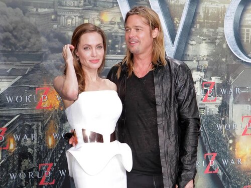 Brad Pitt offre des bijoux à Angelina Jolie pour 250 000 dollars