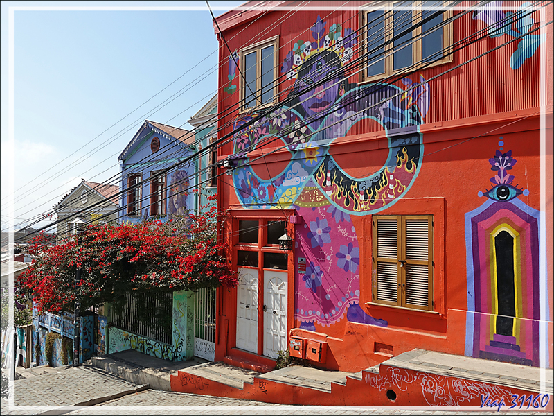 20/03/2022 suite : rues en pente, graffiti, architecture, fils électriques ....  - Valparaiso - Chili