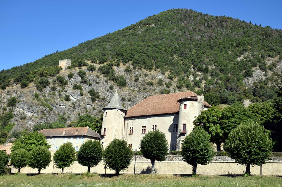 Hautes Alpes - Château de Montmaur
