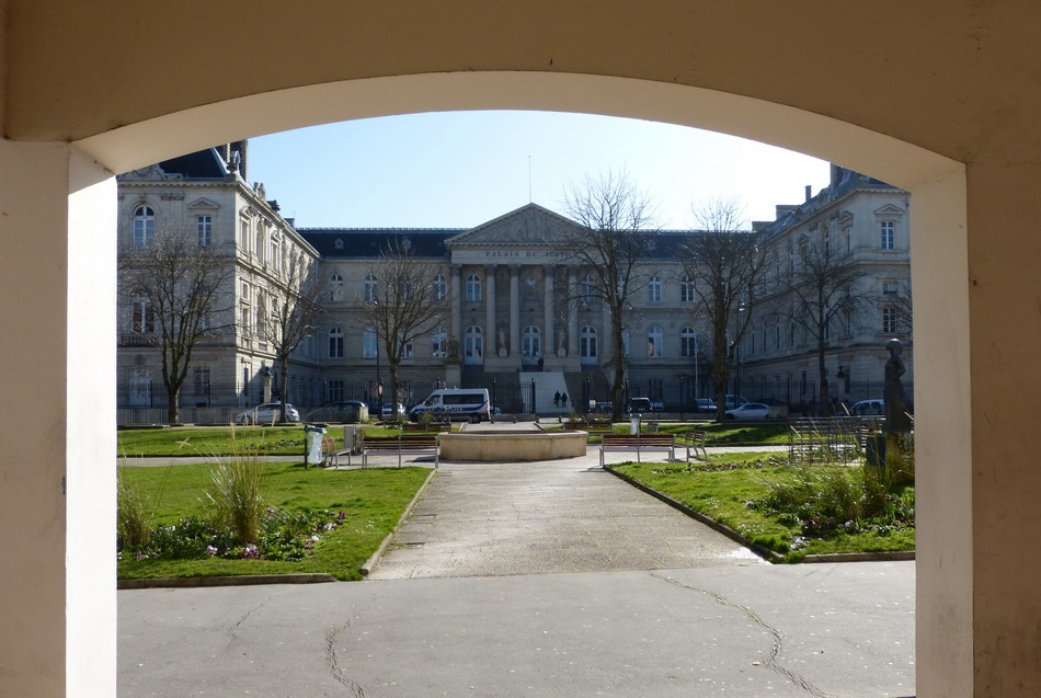 Autour du Palais de Justice d'Amiens