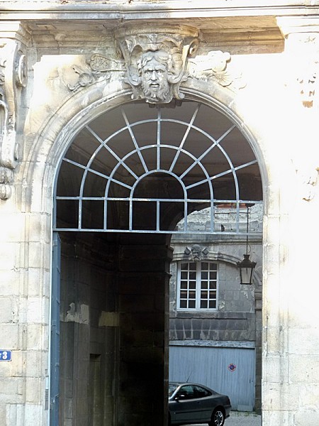 05 - Hôtel de la Villestreux (entrée)