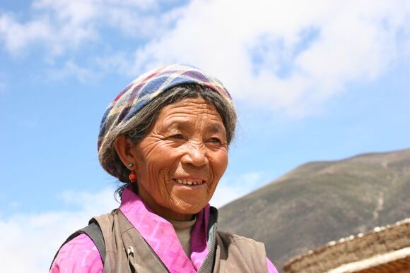 portrait de femme tibétaine;