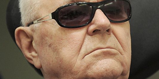 AP/Tobias Hase John Demjanjuk, accusé de complicité d'assassinats de 27 900 juifs au camp de Sobibor en 1943, devant la cour d'assises de Munich, le 20 avril 2010.