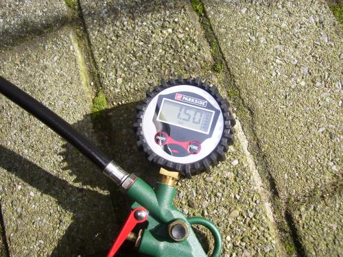 Comment gonfler les pneus Sym 600i