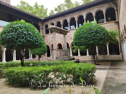 Fréjus, le cloître de la cathédrale saint Léonce