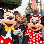 VIOLETTA PHOTO : Martina Stoessel en virée à Disneyland Paris !