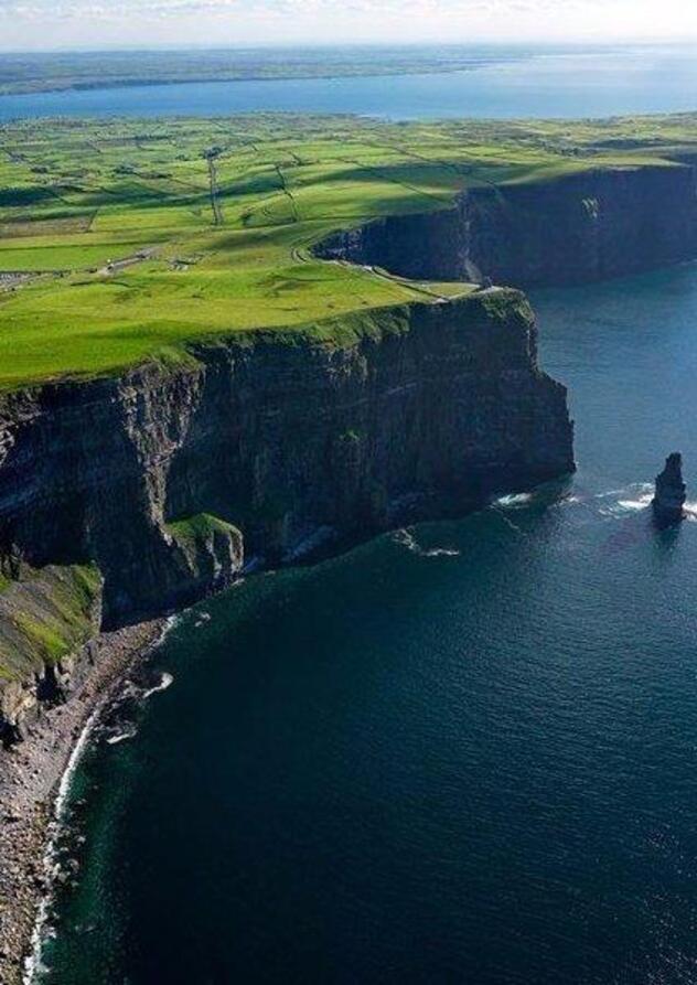 IRLANDE. The Beauty of Ireland, by Drone  (Voyages)