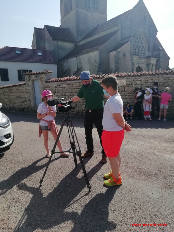 "Un voyage dans le temps", l'histoire  de Belan sur Ource, mise en images par les élèves de l'école du village....