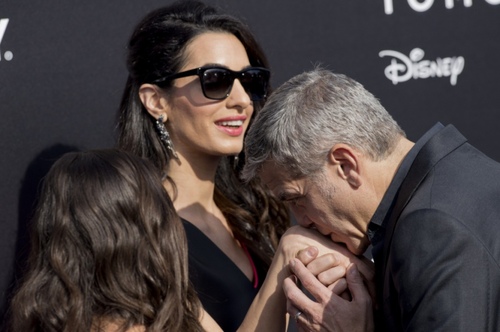 George Clooney et sa femme Amal à la première de A la poursuite de demain