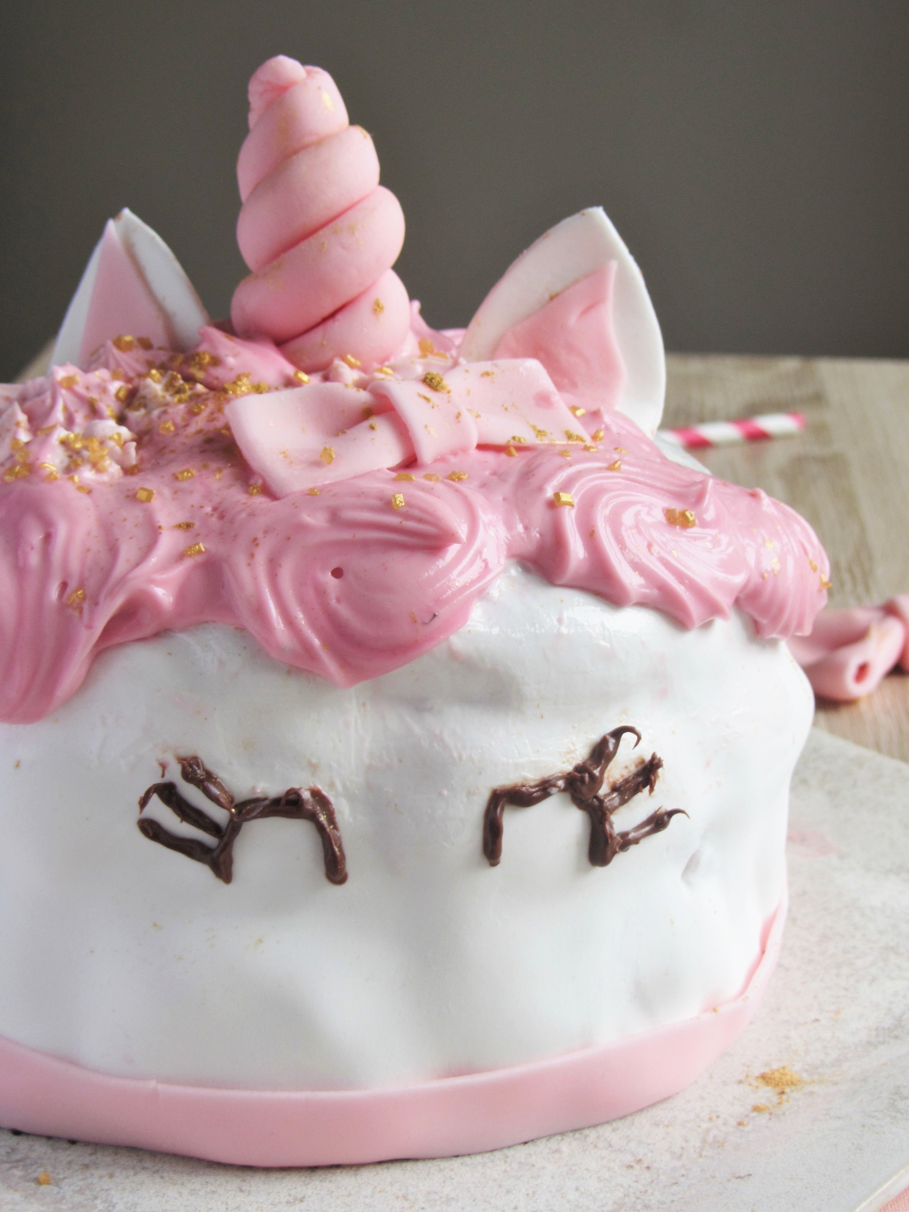Gâteau d'anniversaire Licorne, gâteau thème Licorne, gâteau licorne au  chocolat - Super Gâteaux