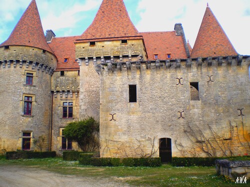 Chateau inconnu en Dordogne,sur le route de Marsac