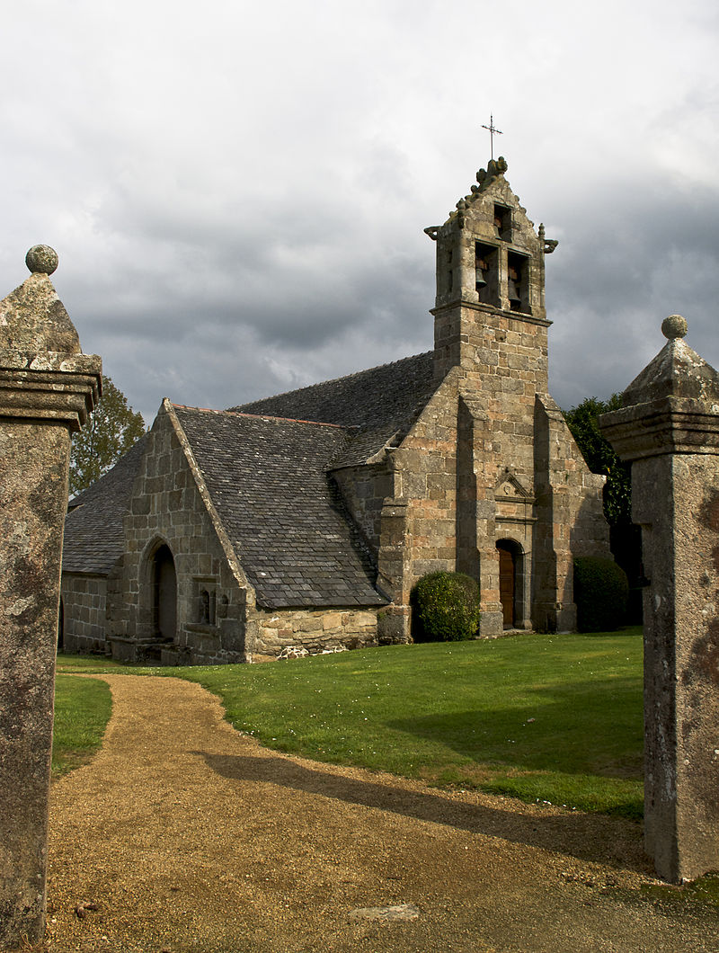 Église de Guénézan 01.jpg