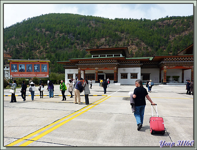 Blog de images-du-pays-des-ours : Images du Pays des Ours (et d'ailleurs ...), Débarquement à l'aéroport de Paro - Bhoutan