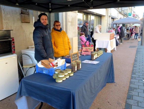 Les commerçants de Châtillon sur Seine  ont organisé un grand marché de Noël dans les rues de la ville...