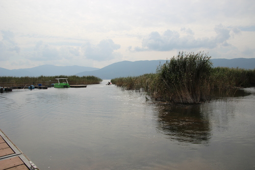 Les lacs Prespes, entre République de Macédoine du Nord, Grèce, Albanie