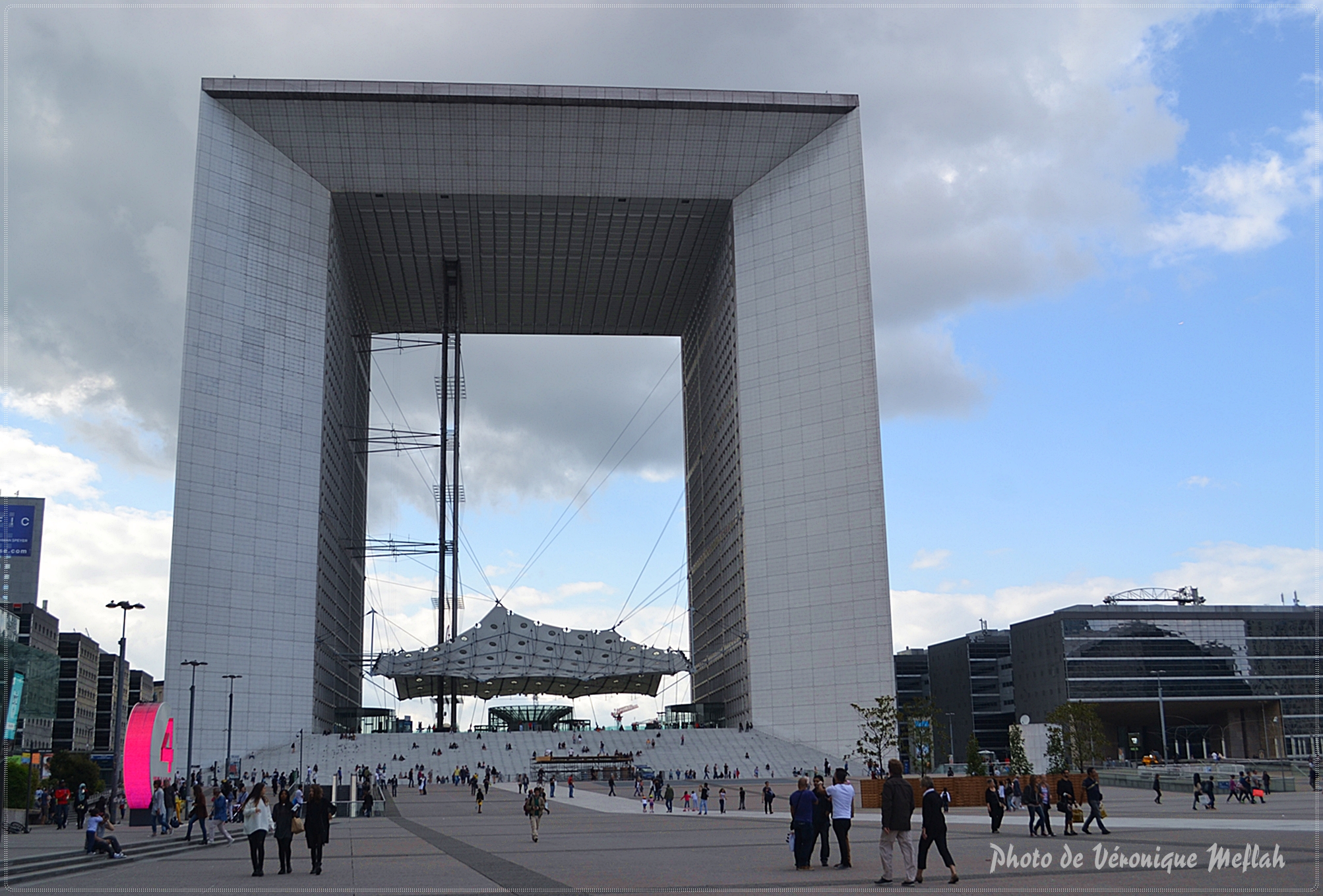 Quartier de la D fense La Grande Arche de la Fraternit Une