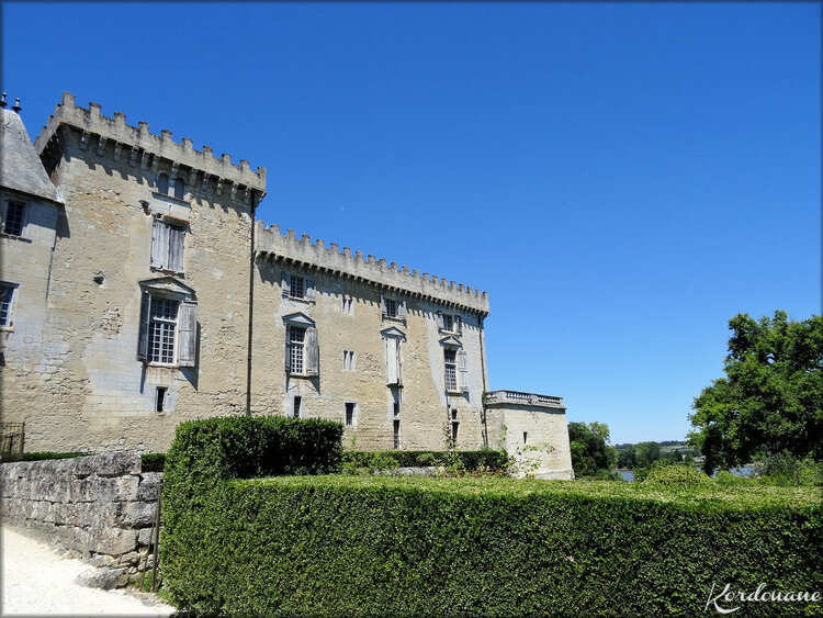 Façade château de Vayres (entrée principale)