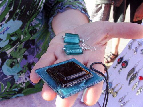 Parure de bijoux en verre de couleur turquoise et bordeaux
