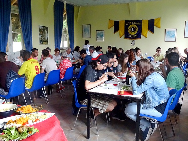 32 jeunes gens de 22 nationalités, participant au Centre International Francophone-Patrimoine des Lions, ont passé une belle journée à Châtillon sur Seine 