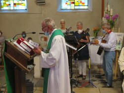 Messe d'action de grâce et "au revoir" festif pour les Pères Pierre Fournier, Marius Chevallier et Jean-Baptiste Rougny