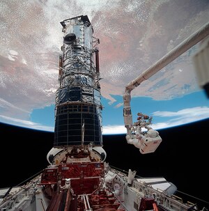 Lancement du télescope spatial Hubble