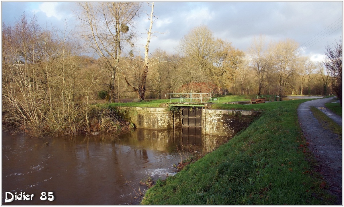 (29) Finistère - Carhaix-Plouguer (1) - Canal de Nantes à Brest