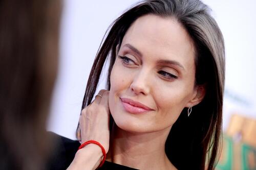 Angelina Jolie "se prépare à avoir un rôle permanent auprès du gouvernement anglais"