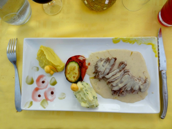 A  "La Portella", restaurant de Prats de Mollo, les assiettes sont magnifiquement décorées.... 