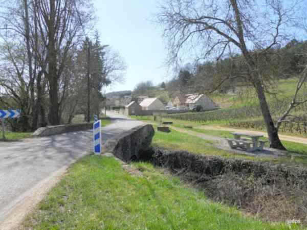 http://i45.tinypic.com/2efjh1h.jpg