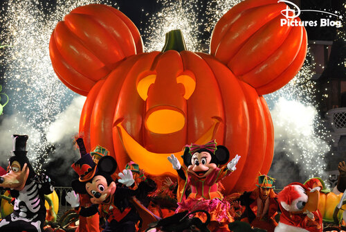 Mickey et sa surprise-partie d’Halloween !/Mickey’s Halloween Treat in the Street!