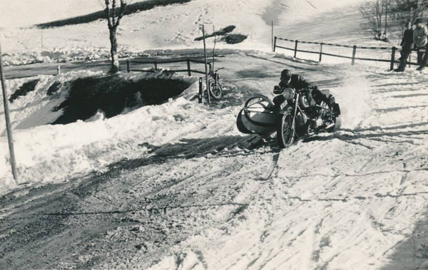 La moto est un sport d'hiver... et divers
