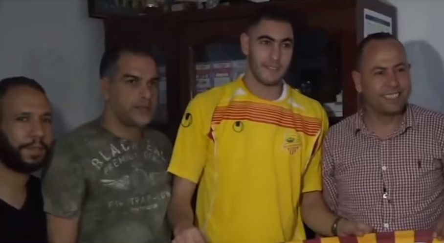 Mardi 26.7.2016 Abid signe au NAHD
