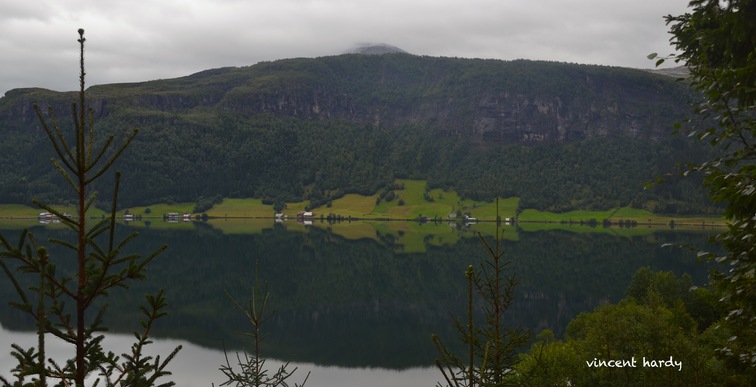 15 juillet. Le lac aux reflets .